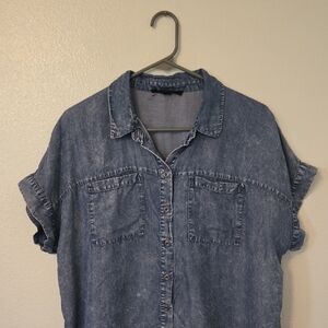 Jane + Delancey | Acid Washed Chambray Short Sleeve Button Down Shirt Size Large